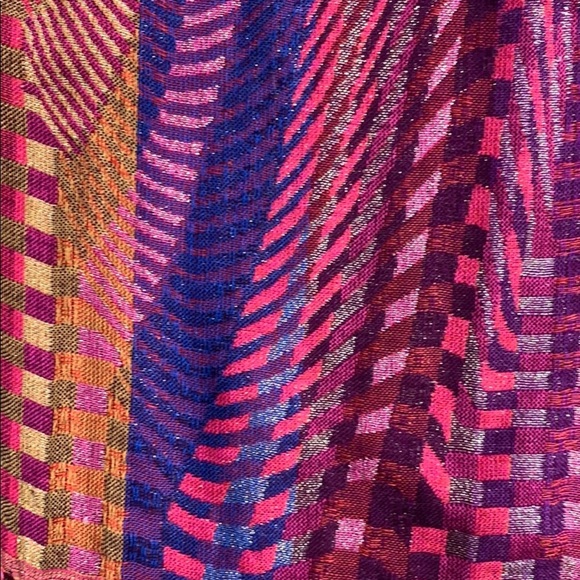 Women's Patterned Scarf With Fringe Ends - Picture 5 of 6